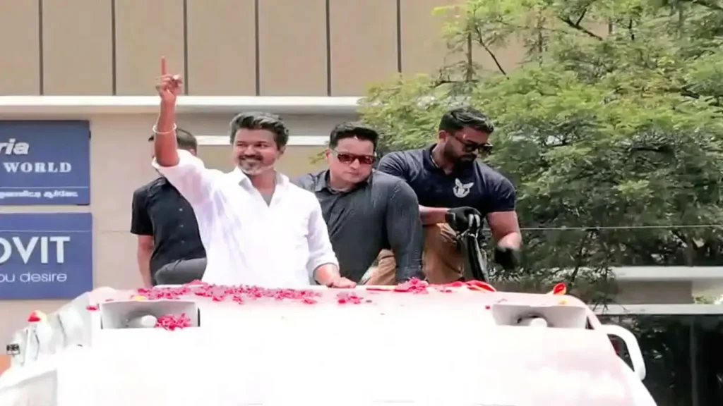 காரைக்குடி பயணத்தில் விஜயின் வாகனம் சோதனை: தேர்தல் விதிமுறைகள் கடுமை, பறக்கும் படை நடவடிக்கை பரபரப்பு