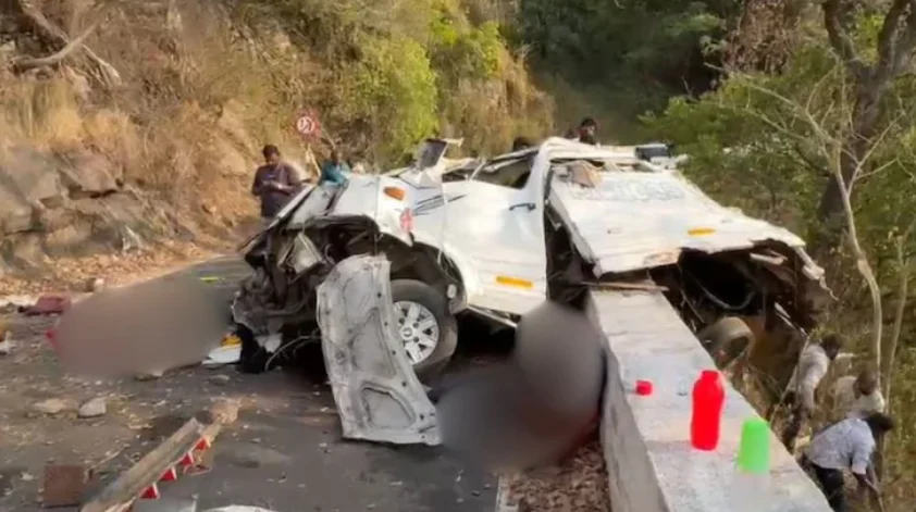 Valparai Ghat Road “Death Bend ” Accident: 9 Tourists Killed in Kerala Trip Tragedy