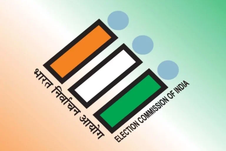 12 மாற்று ஆவணங்கள் இருந்தால் வாக்களிக்கலாம் என்று தேர்தல் ஆணையம் அறிவிப்பு 8 Election Commission allows voting with Aadhaar and 12 alternative ID proofs, but what happens if your name is missing from the voter list? Complete guide for voters