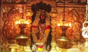 திருநள்ளாறு சனி பகவான் கோயிலில் பக்தர்கள் பெருங்கூட்டம் – தொடர் விடுமுறை, சனிக்கிழமை இணைவு காரணமாக 3 மணி நேரம் காத்திருந்து தரிசனம்
