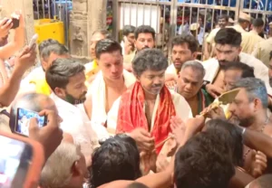 திருச்செந்தூரில் சத்ரு சம்ஹார பூஜை செய்த விஜய் – ஆன்மீக முயற்சி அரசியல் வெற்றிக்கான சைகையா