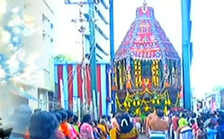 Nellai Varadaraja Perumal Temple Therottam Festival Celebrated Grandly as Thousands of Devotees Gather for Divine Darshan