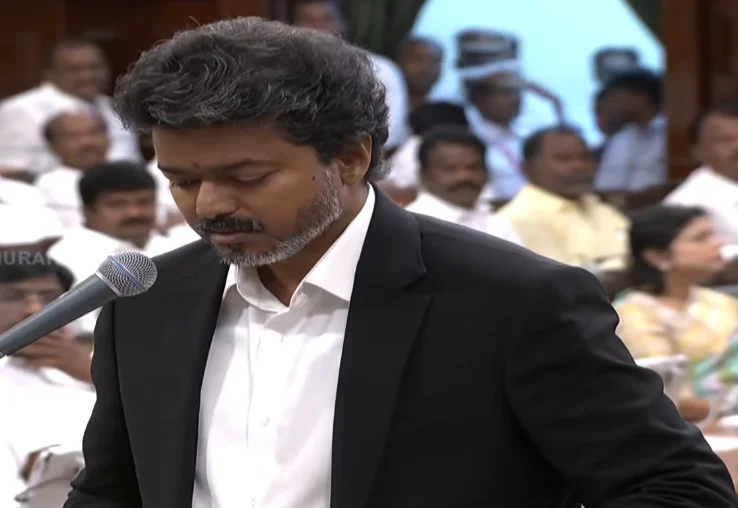 விஜய் முதல்வராக முதல் சட்டப்பேரவை அதிரடி.. கோட் சூட்டில் என்ட்ரி, எதிர்க்கட்சி தலைவராக உதயநிதி கவனம்! 3 Tamil Nadu Assembly 2026 Begins Under CM Vijay Leadership as Udhayanidhi Stalin Emerges as Opposition Leader and AIADMK MLAs Arrive in Two Factions