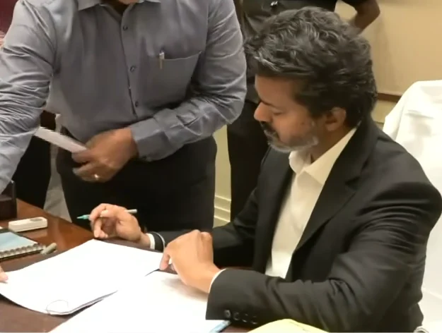 விஜய் - ஸ்டாலின் சந்திப்பு இன்று நடக்கிறதா? வைகோ சந்திப்பும் உறுதி - முதல்வரான பிறகு விஜயின் அடுத்த அரசியல் நகர்வு பரபரப்பு 17 Vijay-Stalin meeting today? Vaiko meeting confirmed as Tamilaga Vettri Kazhagam leader Vijay plans next political move after becoming CM candidate