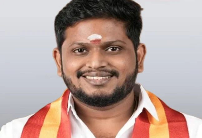 எம்.எல்.ஏ சபரிநாதன் அரசு கொறடாவாக நியமனம் – நம்பிக்கை வாக்கெடுப்புக்கு முன் அதிரடி முடிவு 12 image 255