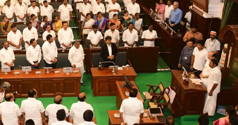 நம்பிக்கை வாக்கெடுப்பு எப்படி நடைபெறும்? தமிழக சட்டமன்றத்தில் விஜய் அரசு எதிர்கொள்ளும் Trust Vote நடைமுறை 6 நேரலையில் நம்பிக்கை வாக்கெடுப்பு.. இதுவரை எந்த அரசும் செய்யாத நடவடிக்கையால் கவனம் ஈர்த்த விஜய் அரசு