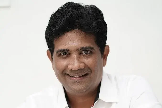 திமுகவில் “60 வயதுக்கு மேல் இடமில்லை” விவாதம்: டாக்டர் எழிலன் பதிவு அரசியலில் கிளப்பிய புதிய புயல் 24 திமுகவில் “60 வயதுக்கு மேல் இடமில்லை” விவாதம்: டாக்டர் எழிலன் பதிவு அரசியலில் கிளப்பிய புதிய புயல்