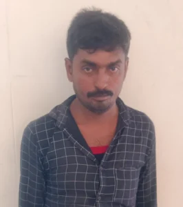 செல்போன் மூலம் தடை செய்யப்பட்ட லாட்டரி விற்பனை செய்ததாக கைது செய்யப்பட்டுள்ள ஷேக் முகமது.