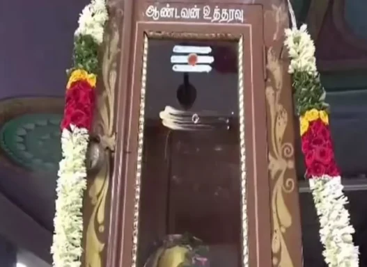 சிவன்மலை முருகன் உத்தரவு பெட்டி மர்மம்.. கனவில் வரும் அதிசயம் 6 Sivanmalai Murugan Temple Utharavu Petti Mystery: Divine Dreams Reveal Sacred Signs and Miracles