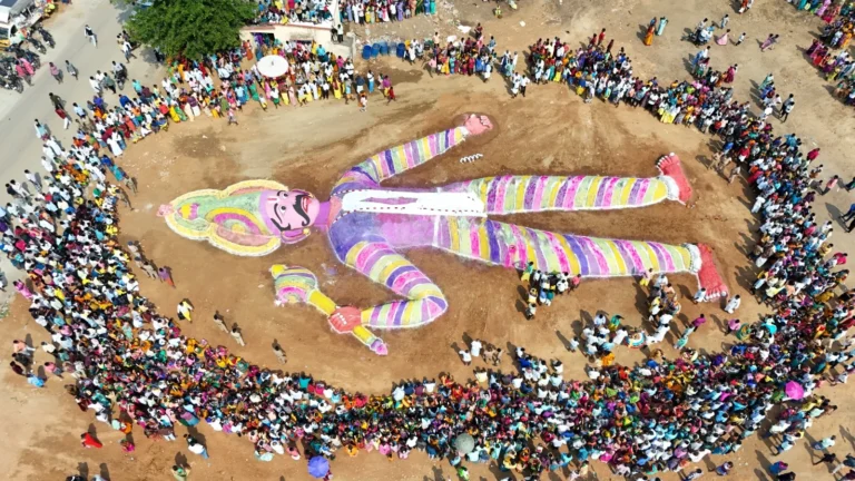 செய்யாறு அருகே துரியோதனன் படுகளம் தத்ரூப காட்சி திரௌபதி அம்மன் விழா. 23 Duryodhana Padukalam festival held grandly near Cheyyar with realistic traditional performances attracting a huge crowd of devotees and local residents
