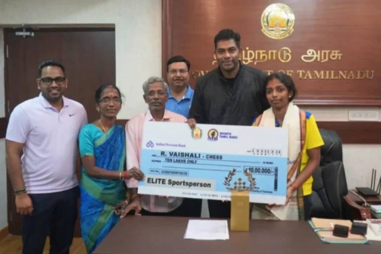 சர்வதேச போட்டிகளில் பங்கேற்க செஸ் வீராங்கனை வைஷாலிக்கு ரூ. 10 லட்சம் நிதியுதவி: அமைச்சர் ஆதவ் அர்ஜுனா வழங்கினார்! 20 Tamil Nadu Minister Aadhav Arjuna Grants Rs 10 Lakh Aid to Chess Player Vaishali for International Tournaments