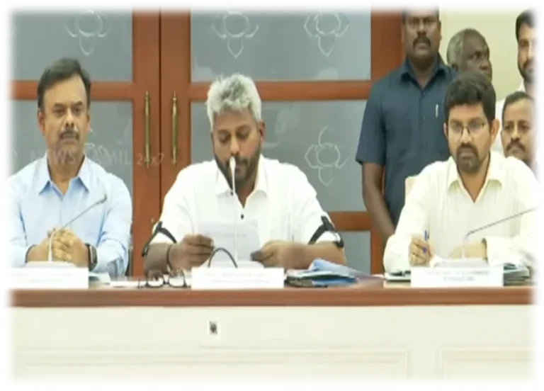 பொருளாதார நெருக்கடியில் தமிழகம்: வெள்ளை அறிக்கையை வெளியிட்டார் நிதி அமைச்சர் மரியவில்சன் 12 Tamil Nadu Faces Economic Crisis as Finance Minister Mariya Wilson Releases White Paper on State Finances
