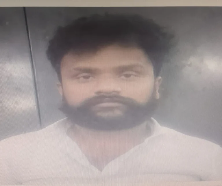 மதுரையிலிருந்து கடத்தப்பட்ட 1 கிலோ கஞ்சா பறிமுதல்: நெல்லையில் வாலிபர் கைது 15 1 Kg Ganja Smuggled from Madurai Seized in Tirunelveli, Young Man Arrested by Police