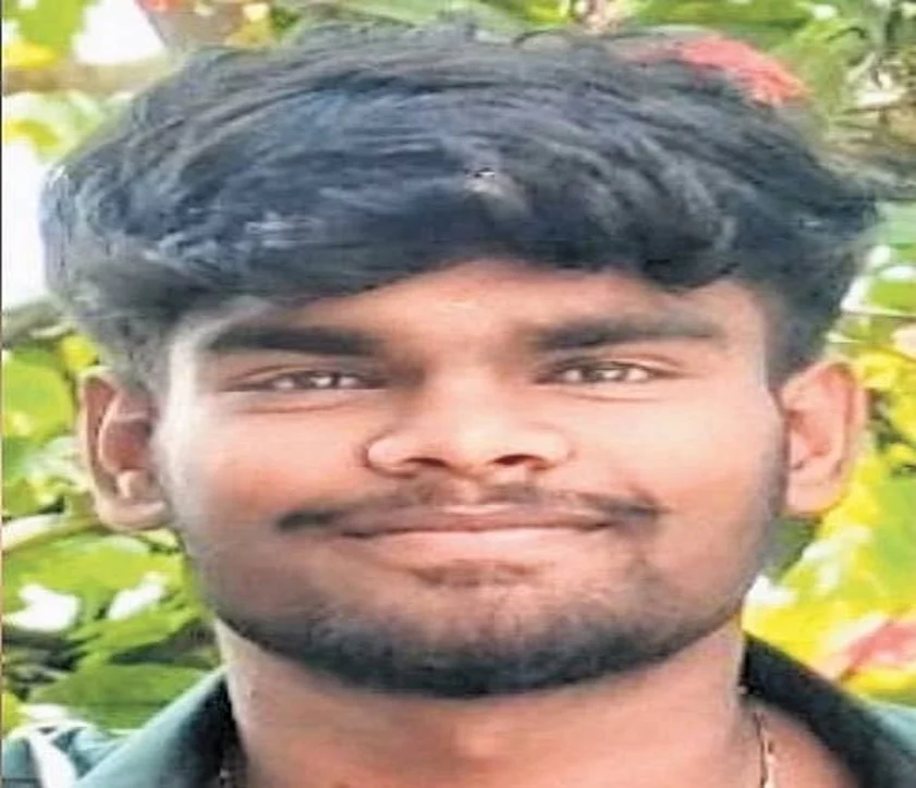 பாம்புக்கடி சிகிச்சையில் தாமதம்? 19 வயது இளைஞர் உயிரிழப்பு... அரசு மருத்துவர் பணியிட மாற்றம்! 1 19-Year-Old Youth Dies After Alleged Delay in Snakebite Treatment; Government Doctor Transferred Following Tragic Incident