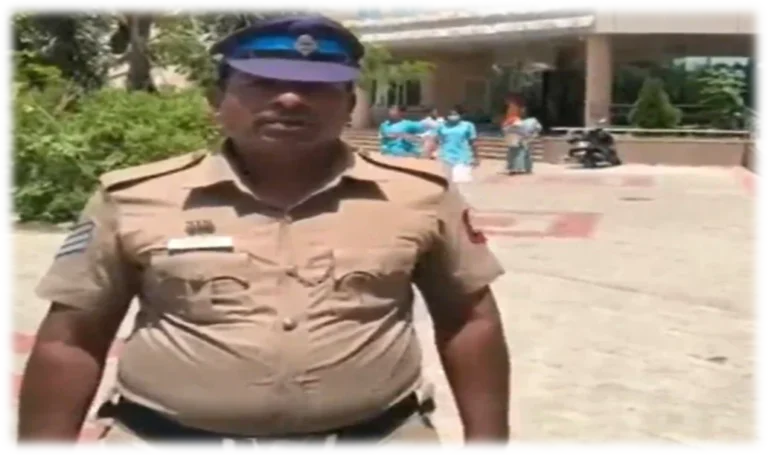 தலைக்கவசம் அணியாமல் சென்ற ஏட்டுவுக்கு நெல்லை டிஐஜி தந்த விநோத பாடம் 8 Helmetless Police Officer Taught an Unusual Lesson by Tirunelveli DIG During Traffic Check