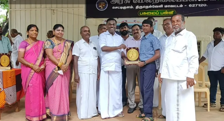செட்டிகுளம் அரசுப் பள்ளி சாதனை மாணவர்களுக்கு விமானச் சுற்றுலா! - அதிமுக எம்.பி சௌந்தரராஜன் 9 Chettikulam Government School Achievers Rewarded with Air Tour by AIADMK MP Soundararajan