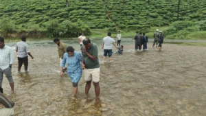 Valparai Flash Flood: Tourists Ignore Safety Warnings and Take Selfies in Swollen Koolangal River